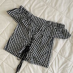 b&w gingham off the shoulder cropped top !